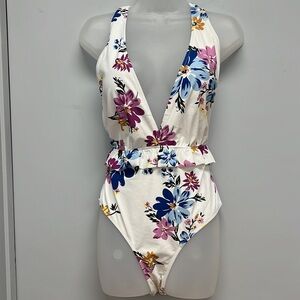 NWT Cupshe Women’s Floral One Piece Bathing Suit with Plunging Neckline